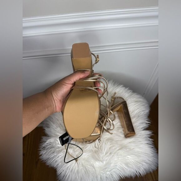 NWT Express Metallic Lace Up Thong Heeled Sandal - Picture 9 of 10